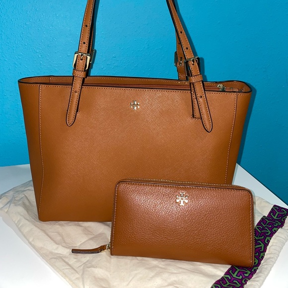 Tory Burch Handbags - Tory Burch Medium Tote Bag with Zip Continental Wallet